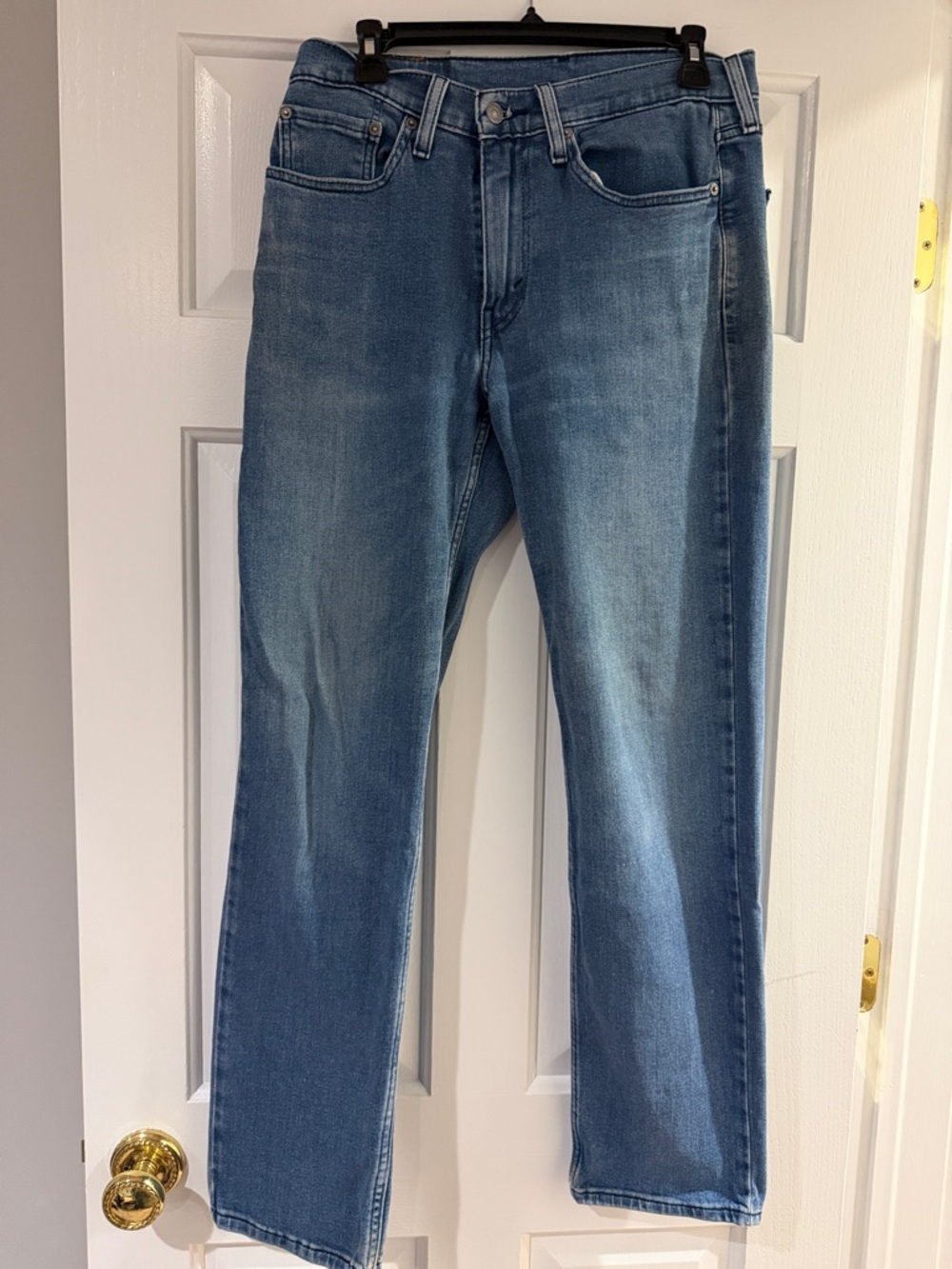 Levi's Men's Straight Jeans in Medium Blue Wash